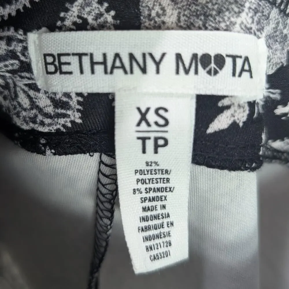 Bethany Mota Leggings Womens XS Black White Floral High Waist Stretch Skinny Fit
